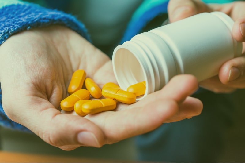 Таблетки в руке